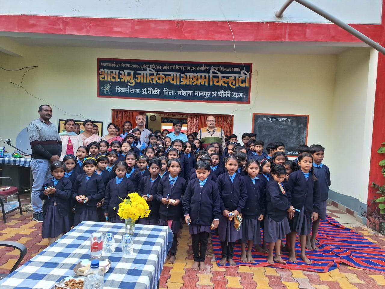 पालक बनकर कन्या आश्रम पहुंचे कलेक्टर पालक बनकर कन्या आश्रम पहुंचे कलेक्टर