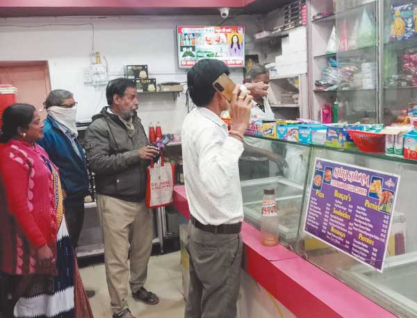 प्रतिबंधित प्लास्टिक जब्त, 17 दुकानदारों पर जुर्माना