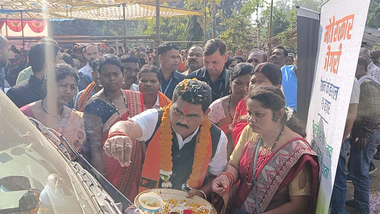 विकसित भारत संकल्प यात्रा के शुभारंभ कार्यक्रम में शामिल  हुए चित्रकोट विधायक