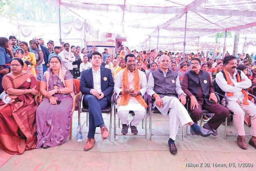विकसित भारत संकल्प यात्रा : केंद्र सरकार की योजनाओं से हितग्राहियों को किया लाभांवित विकसित भारत संकल्प यात्रा : केंद्र सरकार की योजनाओं से हितग्राहियों को किया लाभांवित