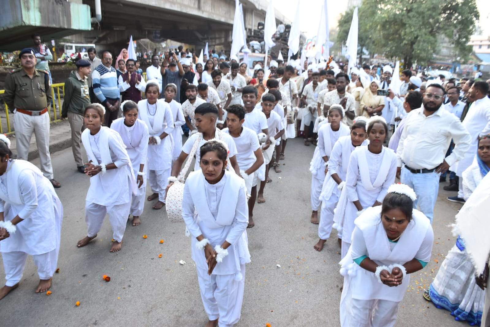 मनखे-मनखे एक समान का संदेश  देने निकाली भव्य शोभायात्रा