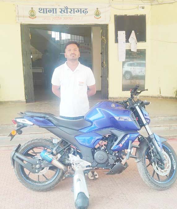 मोडिफाई साईलेंसर बाइक चालक पर 5 हजार चालान मोडिफाई साईलेंसर बाइक चालक पर 5 हजार चालान