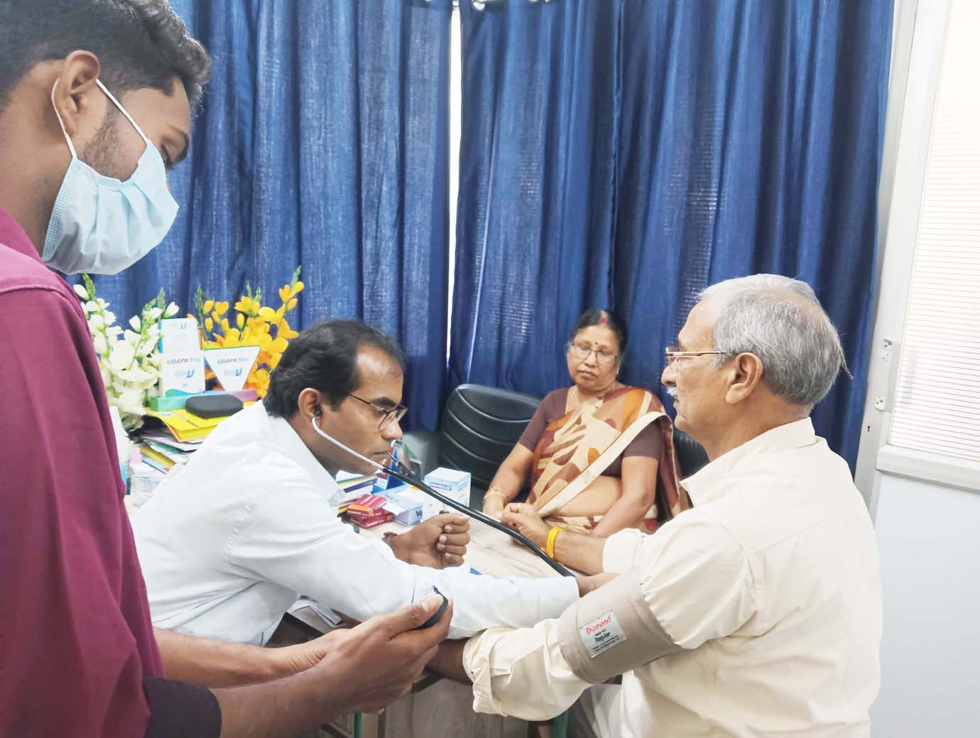 निशुल्क स्वास्थ्य शिविर में सैकड़ों मरीज लाभान्वित