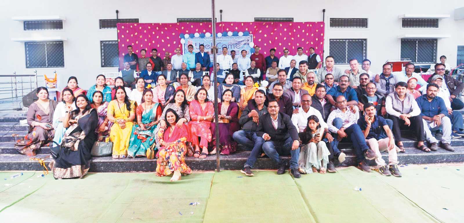 25 वर्ष बाद मिले पूर्व छात्र, ताजा हुईं यादें