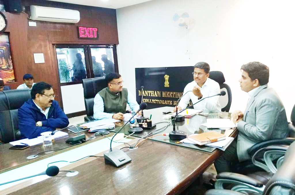 संकल्प यात्रा शिविरों में बैंकों की आनाकानी पर कलेक्टर नाराज