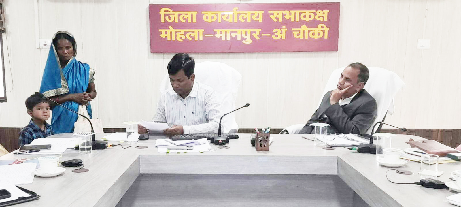 जनदर्शन में कलेक्टर ने सुनीं समस्याएं जनदर्शन में कलेक्टर ने सुनीं समस्याएं