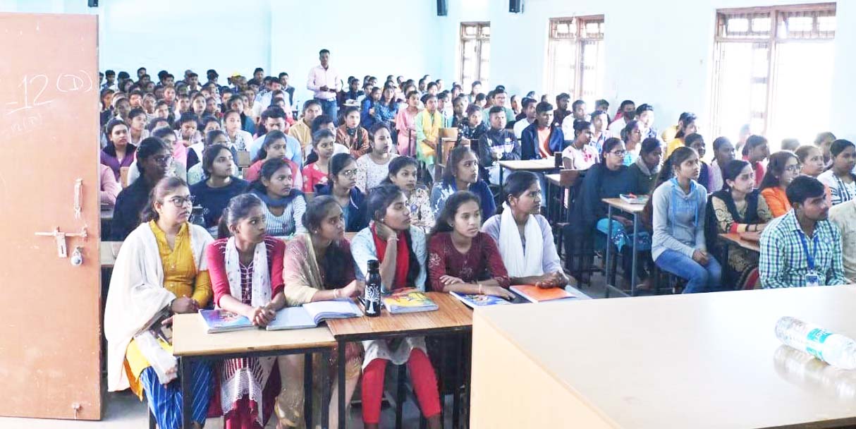 अब जिले में ही प्रतियोगी परीक्षा की नि:शुल्क तैयारी कर पाएँगे विद्यार्थी