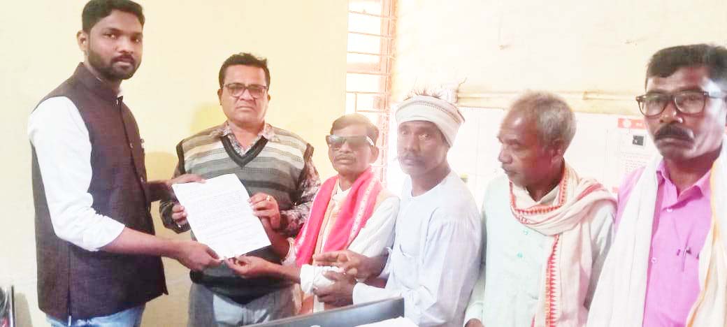 सूखा अकाल पीडि़त किसानों ने की कर्ज माफी व क्षतिपूर्ति राशि की मांग सूखा अकाल पीडि़त किसानों ने की कर्ज माफी व क्षतिपूर्ति राशि की मांग