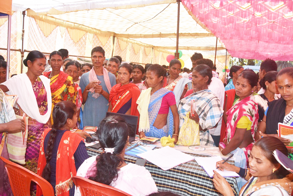 केंद्रीय योजनाओं से महिलाओं में खुशी, गिनाएं लाभ