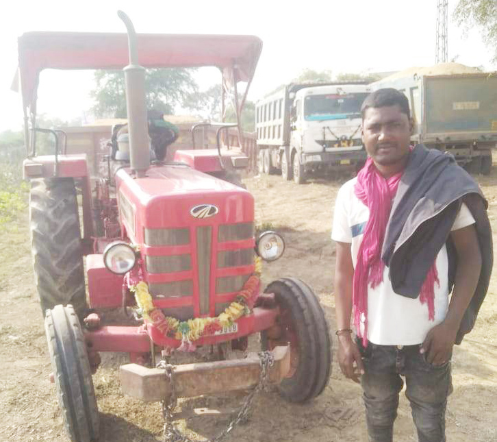 अवैध परिवहन, रेत से भरी  3 ट्रैक्टर-ट्रॉलियां जब्त