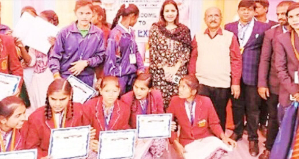 गणित, विज्ञान व कला प्रदर्शनी के साथ सांस्कृतिक कार्यक्रम