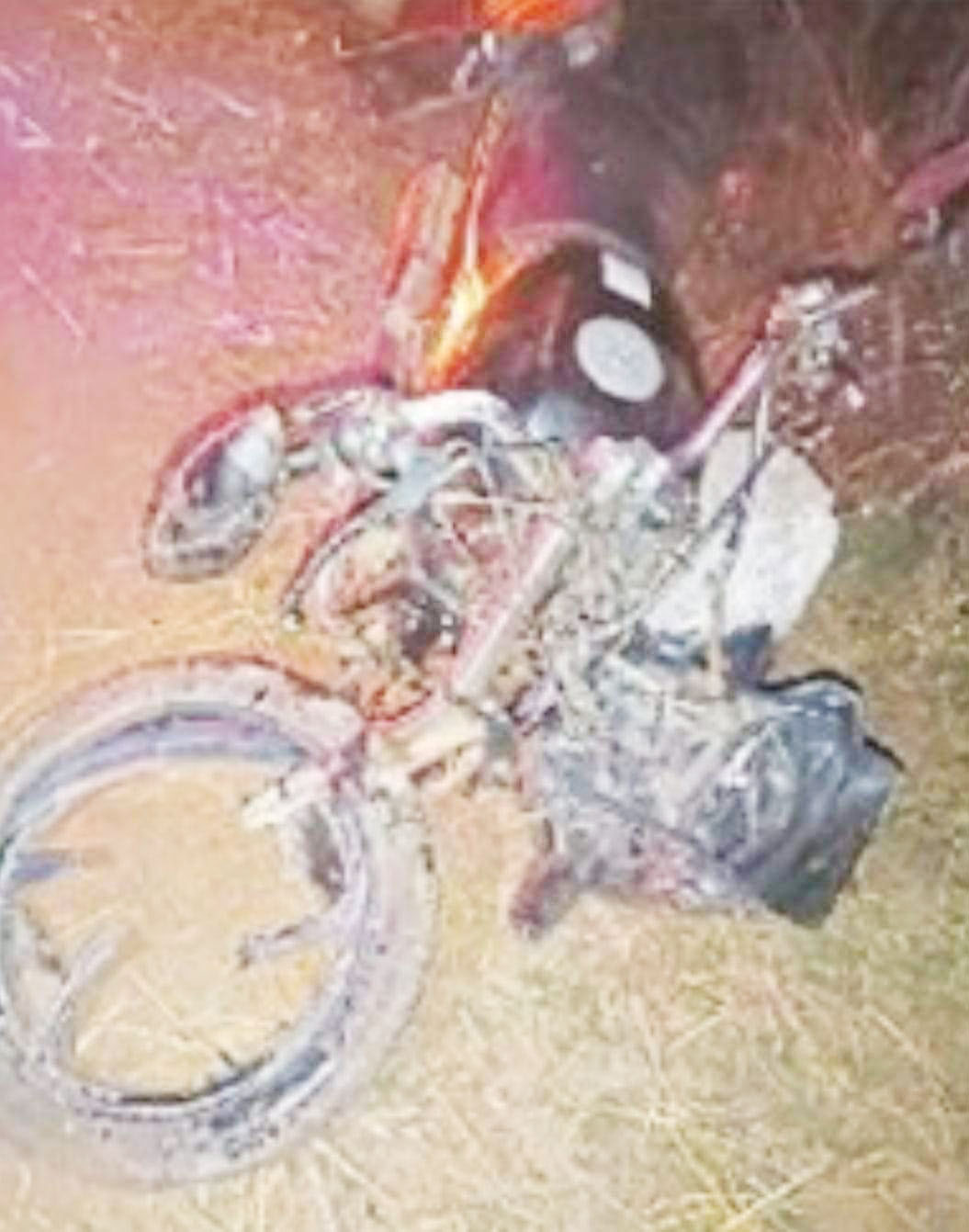 सडक़ हादसे में बाइक सवार युवक की मौत, एक घायल