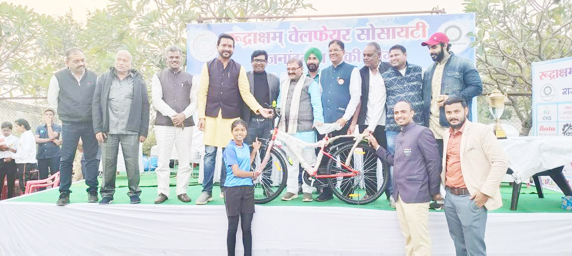 हॉकी प्रीमियर लीग : रायपुर ने जीता खिताब, बालिका में बसंतपुर ने मारी बाजी हॉकी प्रीमियर लीग : रायपुर ने जीता खिताब, बालिका में बसंतपुर ने मारी बाजी