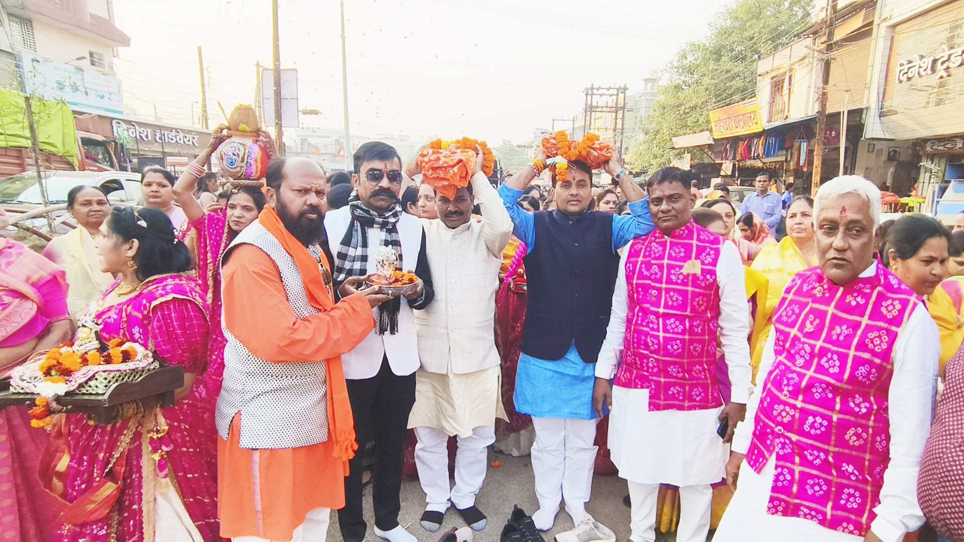 काली माई मंदिर से निकली भव्य शोभायात्रा काली माई मंदिर से निकली भव्य शोभायात्रा