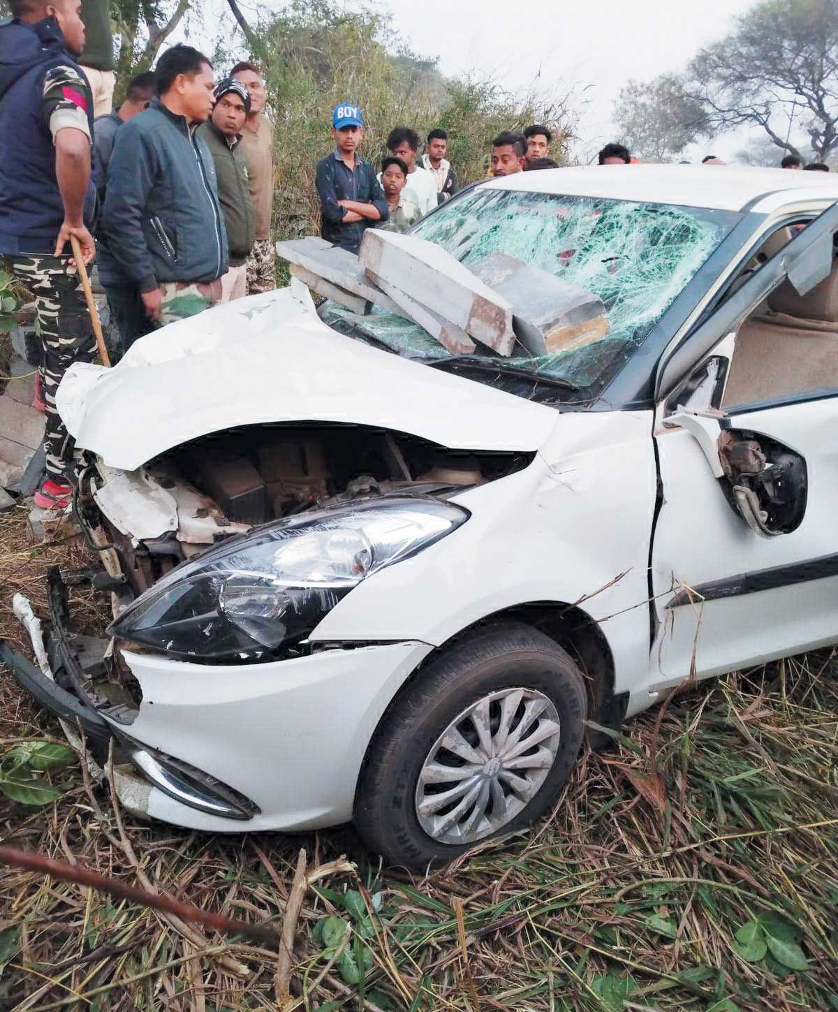 कार से टक्कर, बाइक चालक की मौत, दो घायल