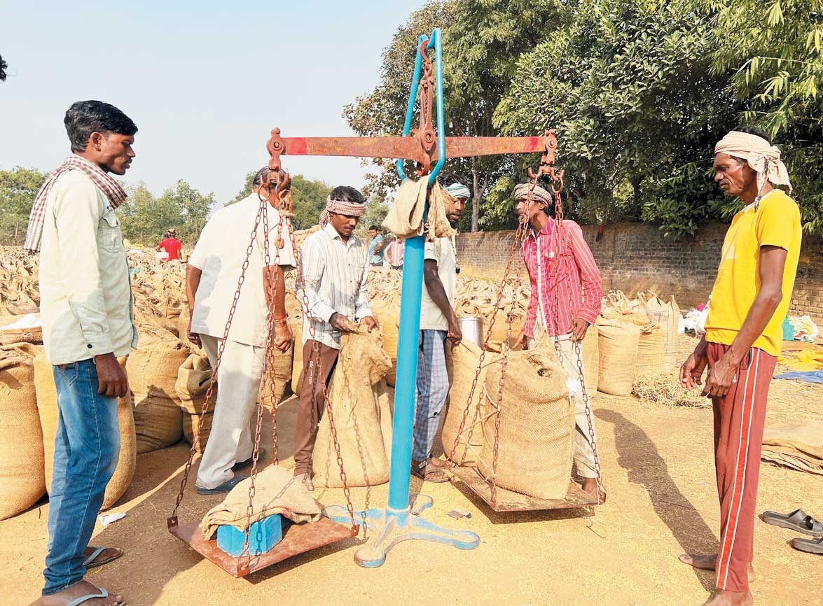 21 क्विंटल धान खरीदी से खुशी, किसानों ने कहा-आर्थिक स्थिति सुधरेगी 21 क्विंटल धान खरीदी से खुशी, किसानों ने कहा-आर्थिक स्थिति सुधरेगी