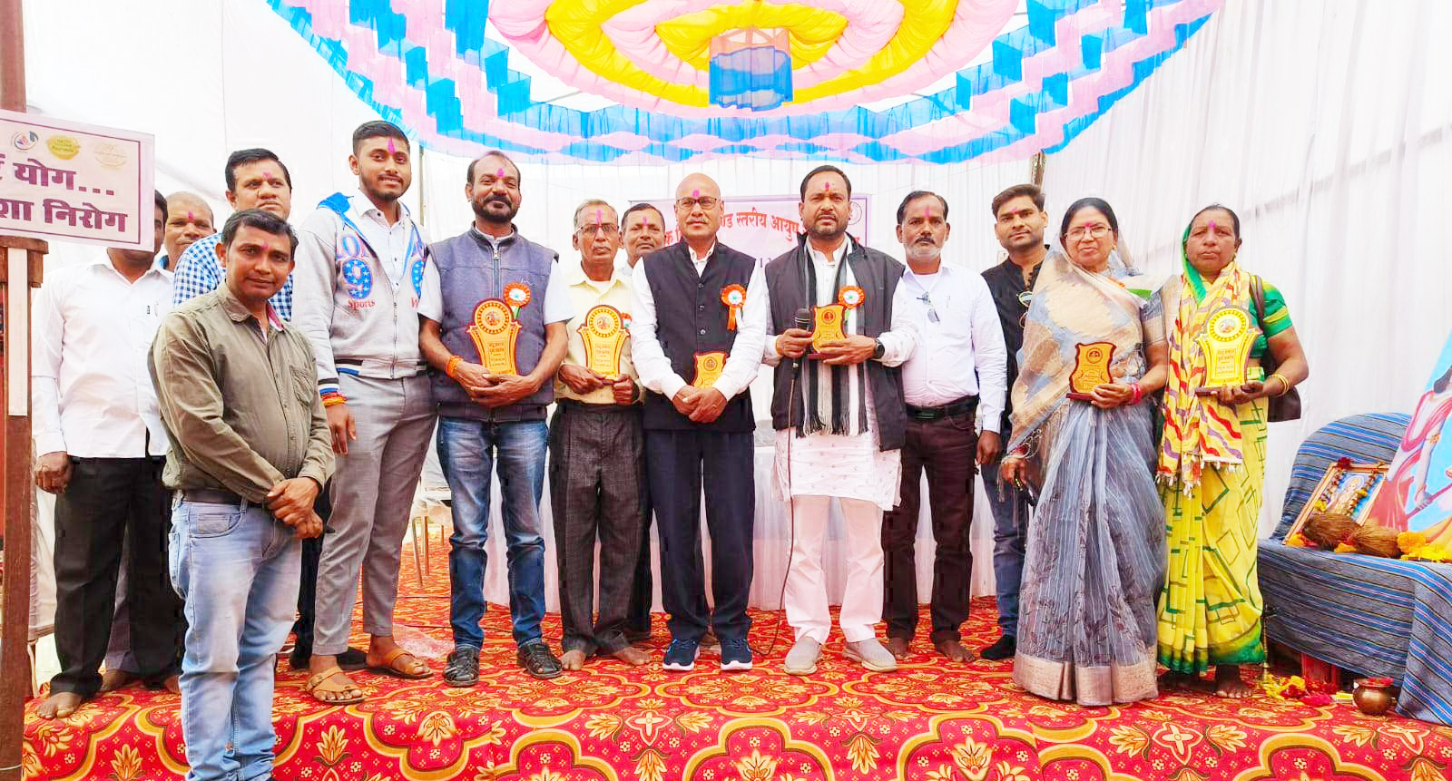 खम्हरिया में निशुल्क आयुर्वेद चिकित्सा शिविर