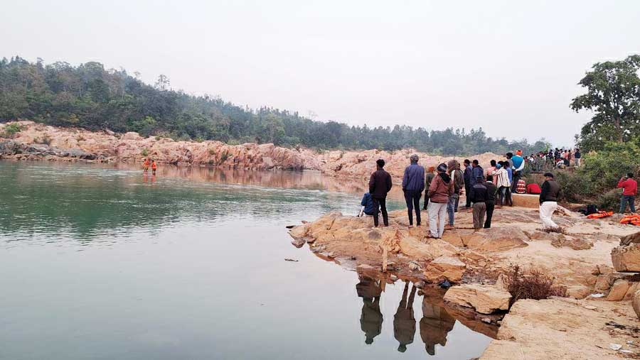 पलटन घाट में नहाते डूबा युवक, तलाश