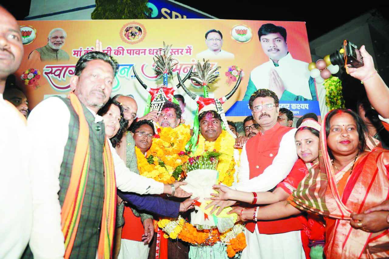 प्रदेश अध्यक्ष किरण देव व कैबिनेट  मंत्री केदार कश्यप का स्वागत   