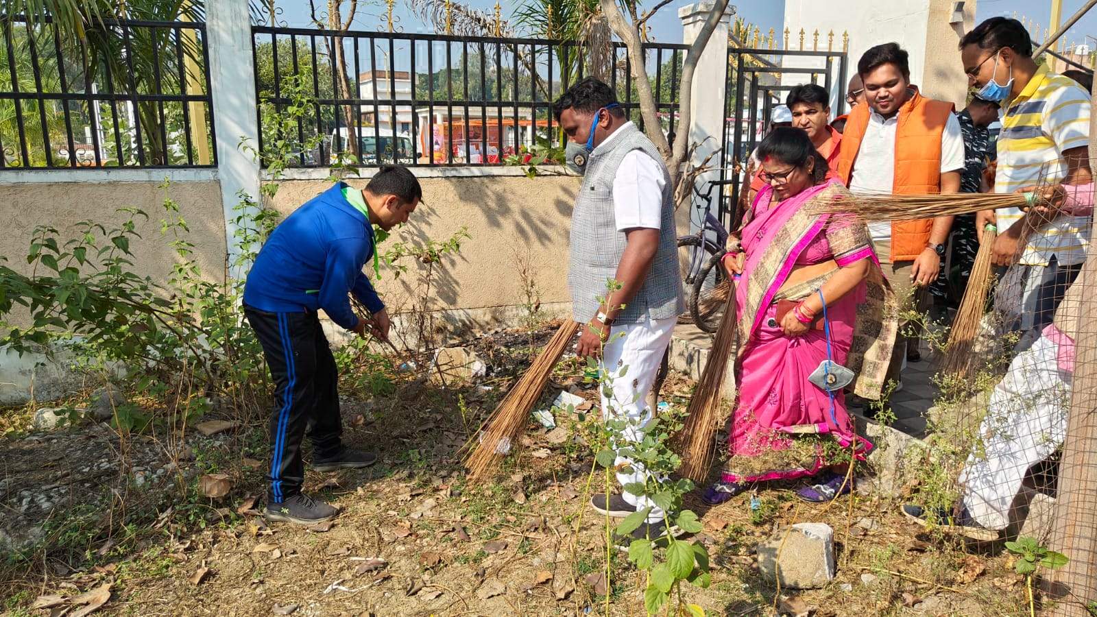 पूर्व प्रधानमंत्री अटल बिहारी वाजपेयी की याद में चलाया स्वच्छता अभियान