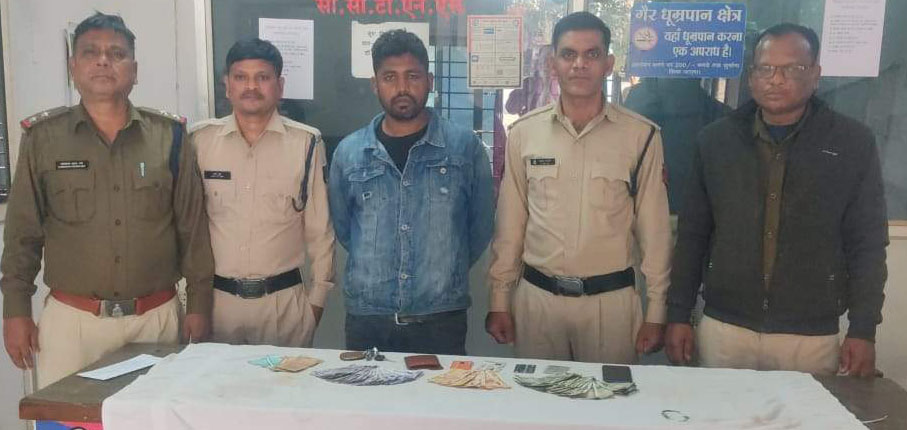 जेब से पर्स व नगदी पार, बंदी