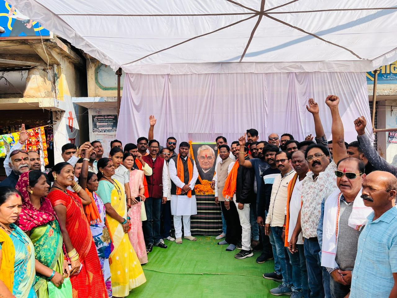 केंद्र व प्रदेश सरकार की जनकल्याणकारी योजनाओं को जन-जन तक पहुंचाएं- किरणदेव