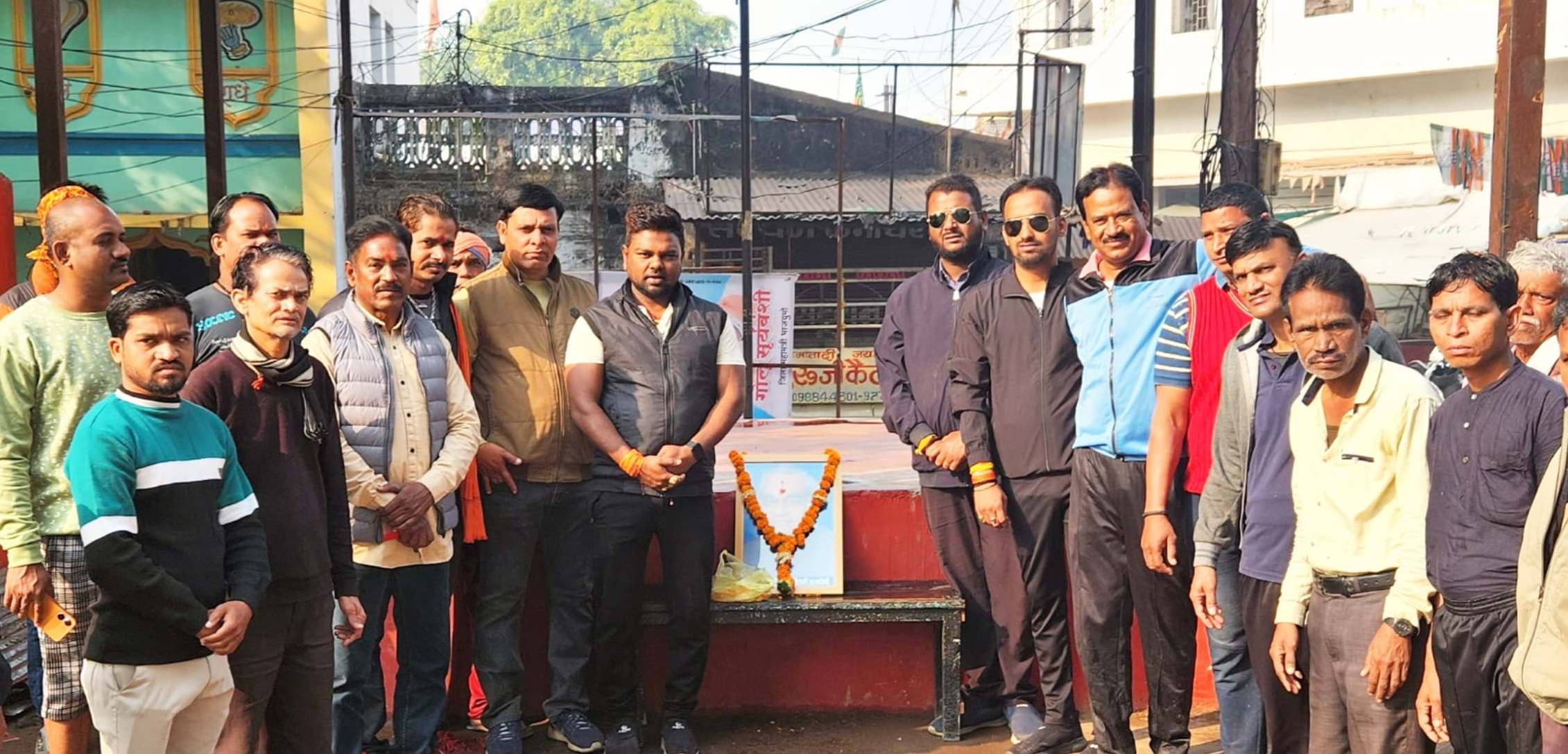 पूर्व पीएम वाजपेयी को दी श्रद्धांजलि