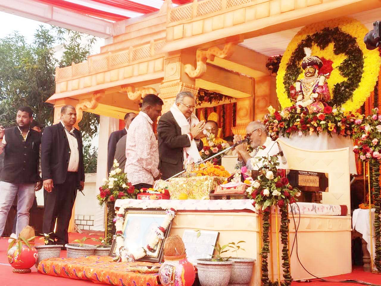 शास्त्रों में ब्रहम की निंदा व माया की स्तुति नहीं की गई है-शास्त्री शास्त्रों में ब्रहम की निंदा व माया की स्तुति नहीं की गई है-शास्त्री