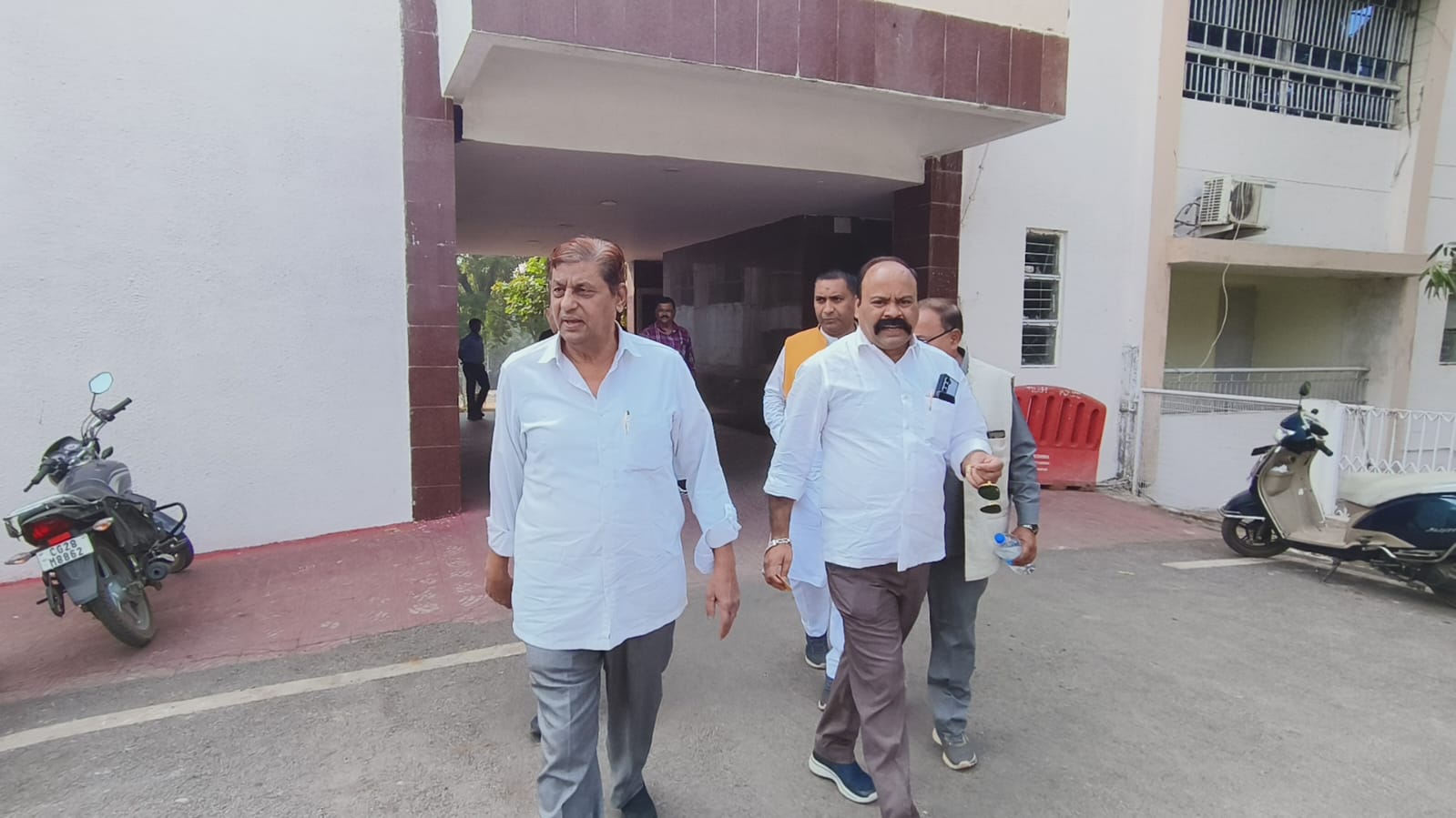 ईवीएम पर देशभर में संदेह का माहौल-अकबर ईवीएम पर देशभर में संदेह का माहौल-अकबर
