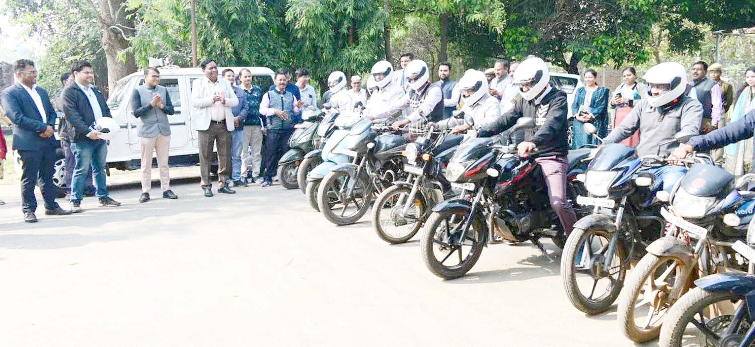 मेरा परिवार हेलमेट परिवार अभियान मेरा परिवार हेलमेट परिवार अभियान