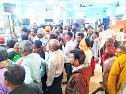 धान का बोनस लेने उमड़े किसान