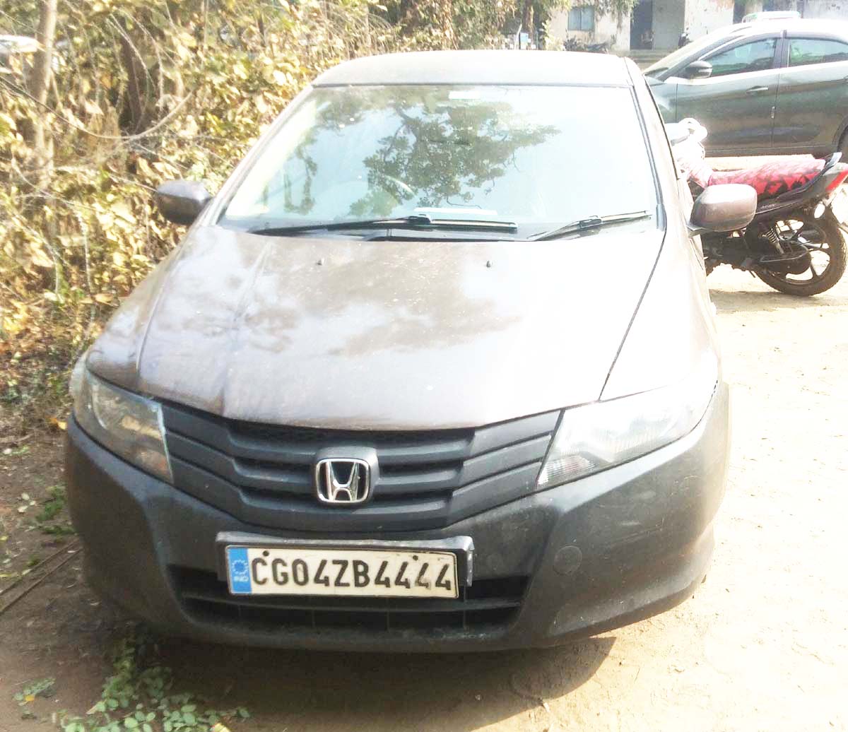 नशे में महिला से छेडख़ानी, कार जब्त