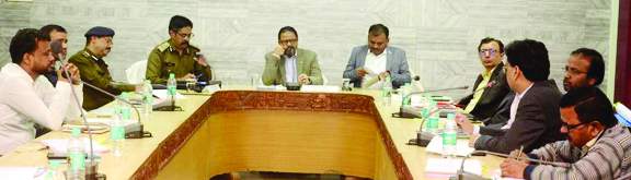 सडक़ों के निर्माण कार्यों को दें प्राथमिकता, मजदूरी भुगतान पर जोर