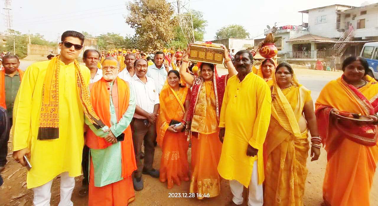 कलश यात्रा के साथ शिव महापुराण कथा शुरू