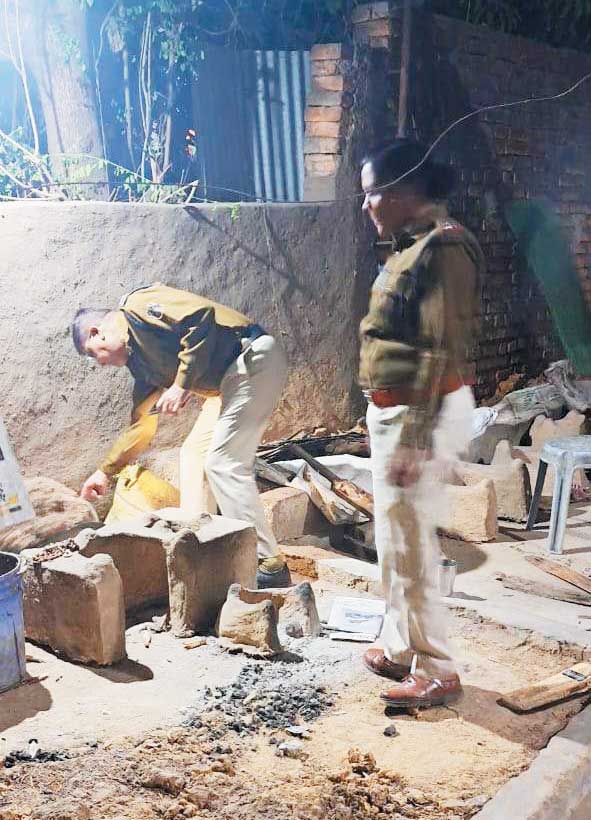 छापा, शराब बेचने पर कार्रवाई की चेतावनी छापा, शराब बेचने पर कार्रवाई की चेतावनी