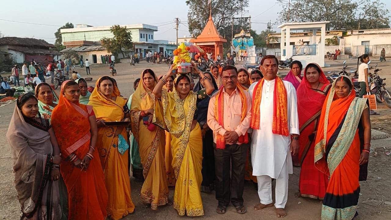 अक्षत कलश की निकाली शोभायात्रा