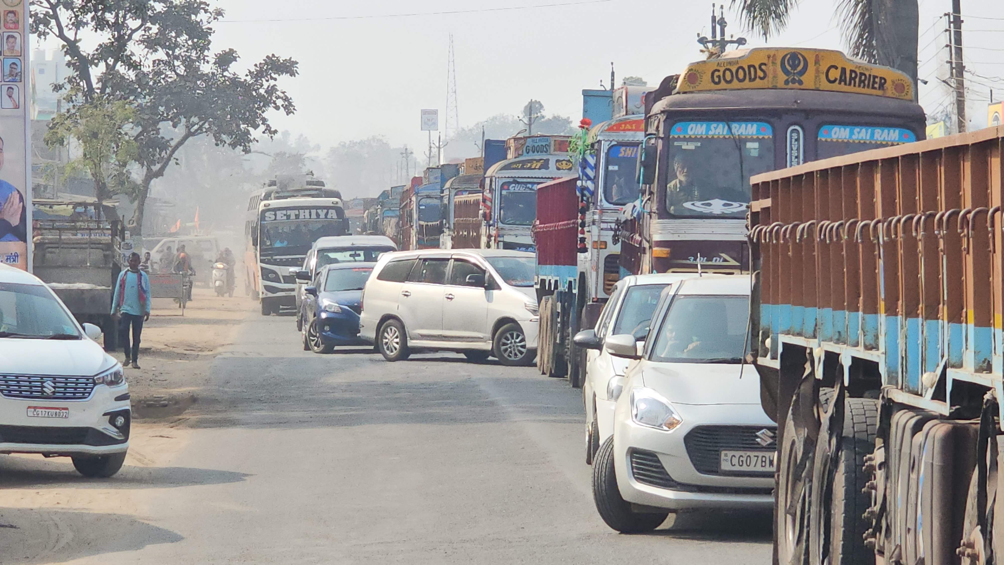 केशकाल घाट में 18 घंटे रुक-रुककर जाम केशकाल घाट में 18 घंटे रुक-रुककर जाम