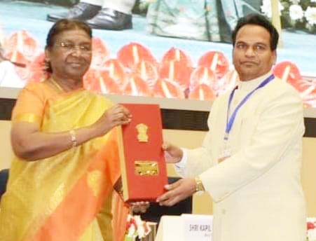 राष्ट्रपति ने किया सम्मानित, बेमेतरा को मिला भूमि सम्मान 