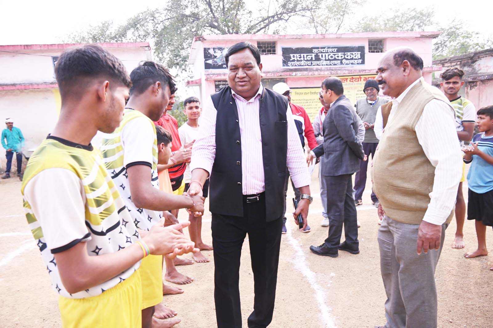 योजनाओं का अधिक से अधिक लाभ ले ग्रामवासी 