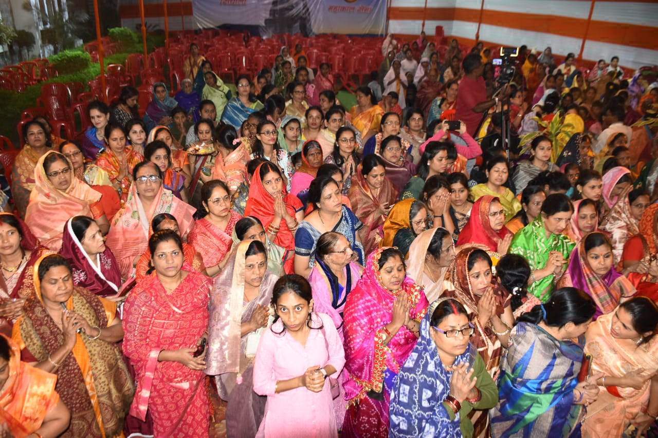 बारह ज्योतिर्लिंग की कथा में झूमे श्रद्धालु बारह ज्योतिर्लिंग की कथा में झूमे श्रद्धालु