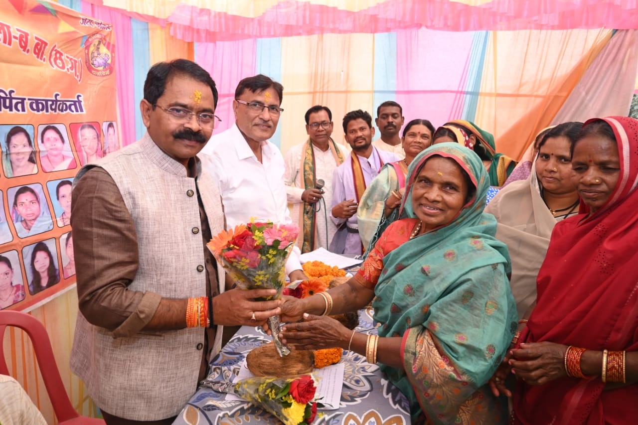 आदिवासी एकता पर बल, नशा से दूर रह आगे बढऩे का आह्वान