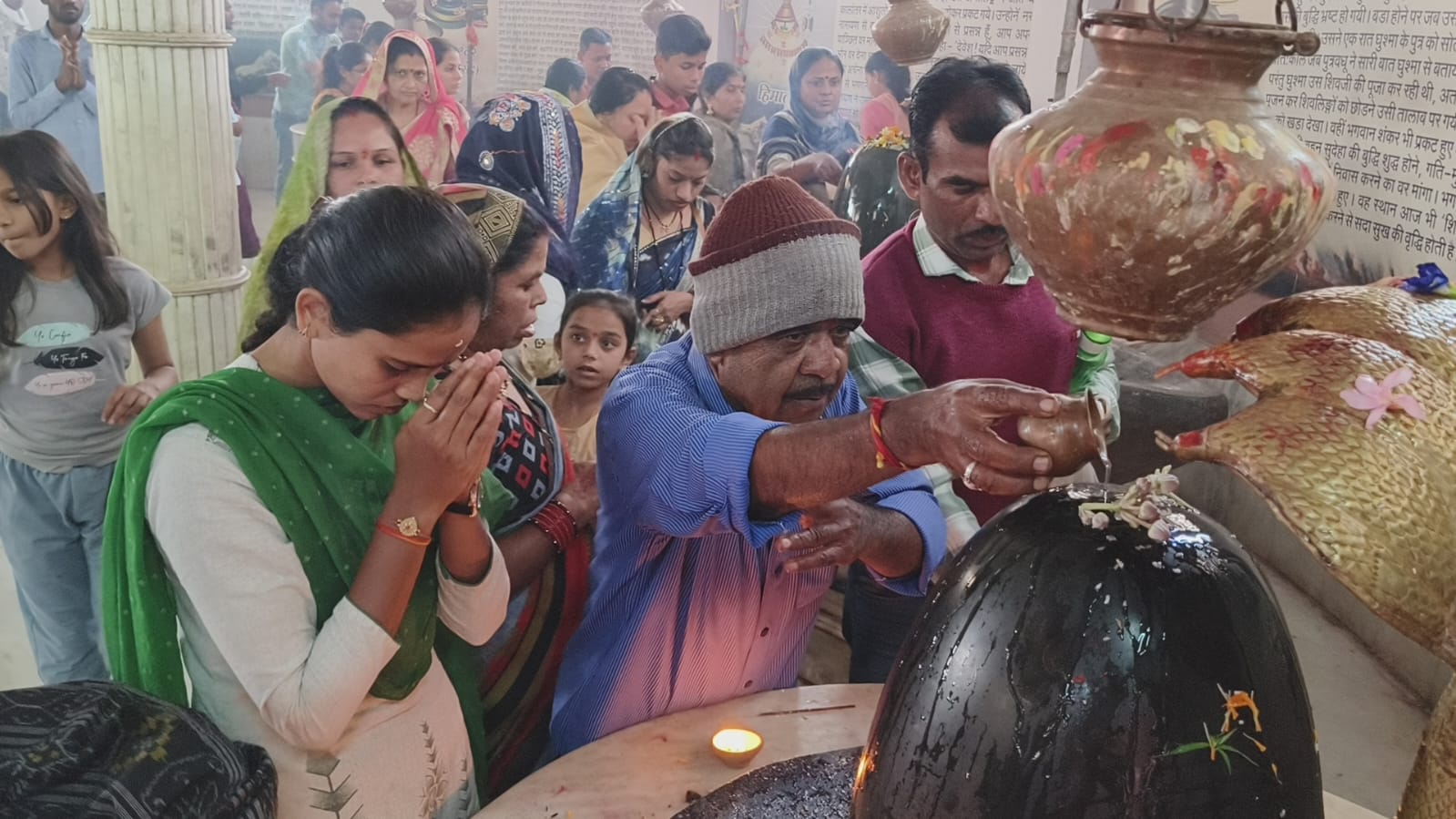 साल की पहली सुबह मंदिरों में तांता