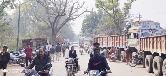 नए कानून के विरोध में  चालक सडक़ पर, जाम