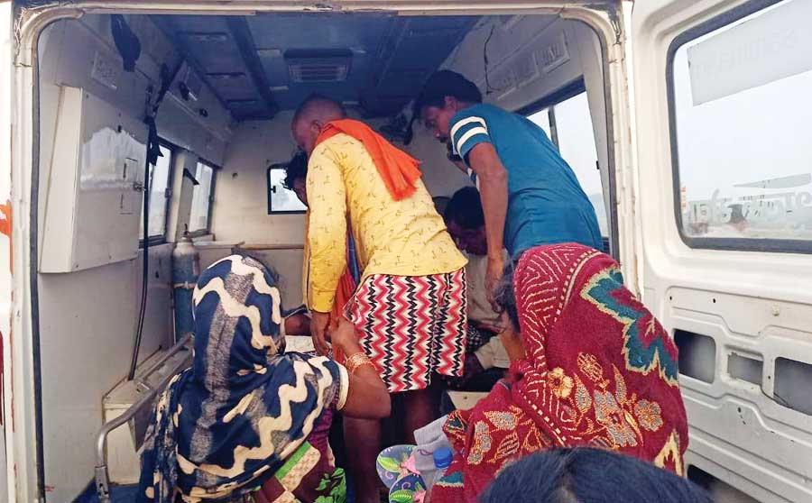 सीएम की पहल पर घायल दंपत्ति को तत्काल मिली सहायता, बाइक से गिर कर घायल हुए थे