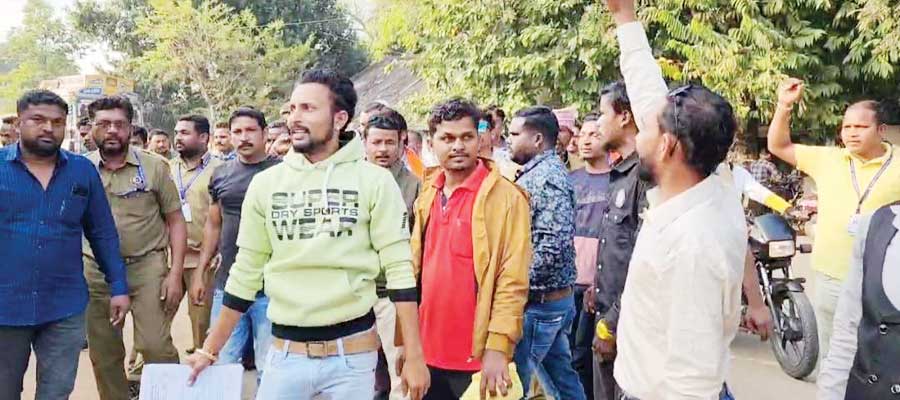 हिट एंड रन कानून का विरोध,चालकों ने रैली निकाल सौंपा ज्ञापन
