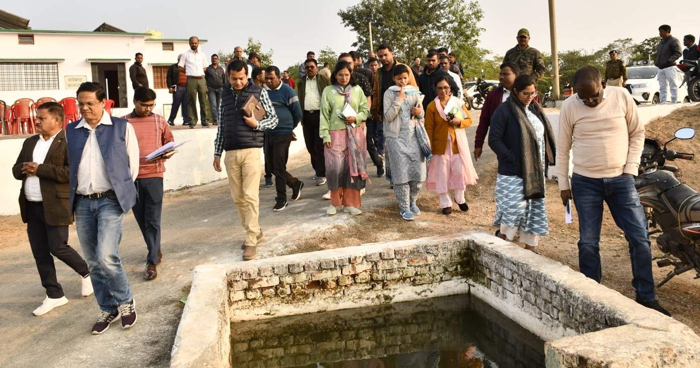 कलेक्टर-एसपी ने तातापानी महोत्सव की तैयारियों का लिया जायजा