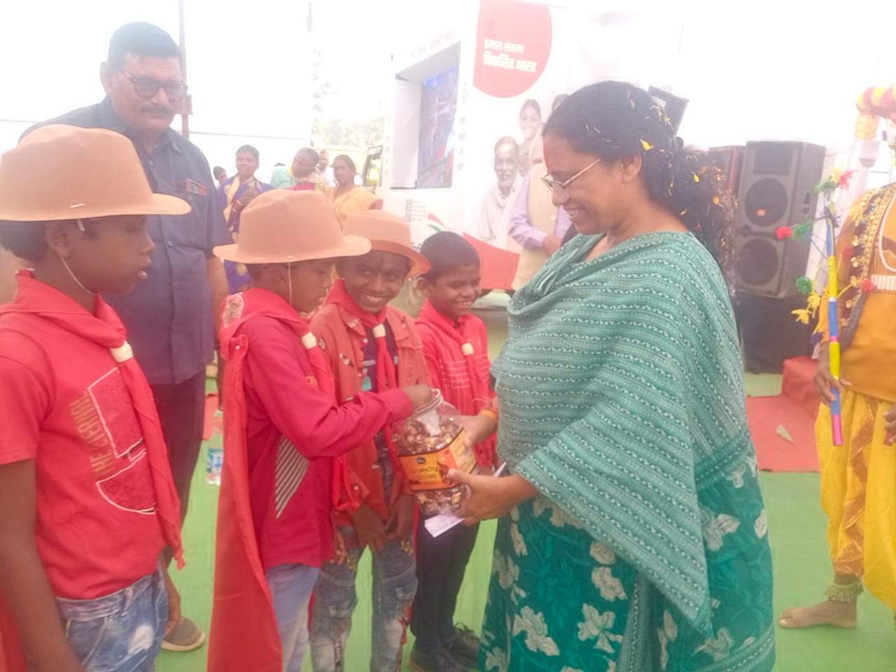 छात्र-छात्राओं की रंगारंग प्रस्तुति, विधायक ने सराहा