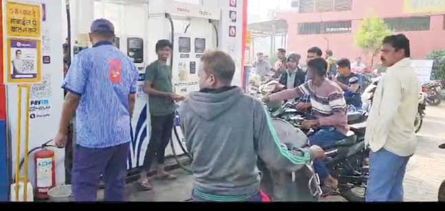 ड्राइवरों की हड़ताल, पेट्रोल पंप सूखे