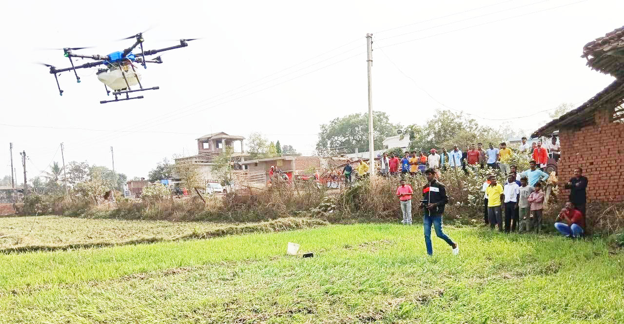 ड्रोन टेक्नॉलाजी को जानने किसानों में दिख रही दिलचस्पी
