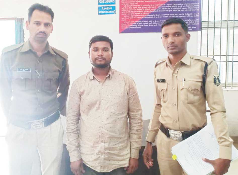 दहेज प्रताडऩा का फरार आरोपी मुंबई में पकड़ाया दहेज प्रताडऩा का फरार आरोपी मुंबई में पकड़ाया